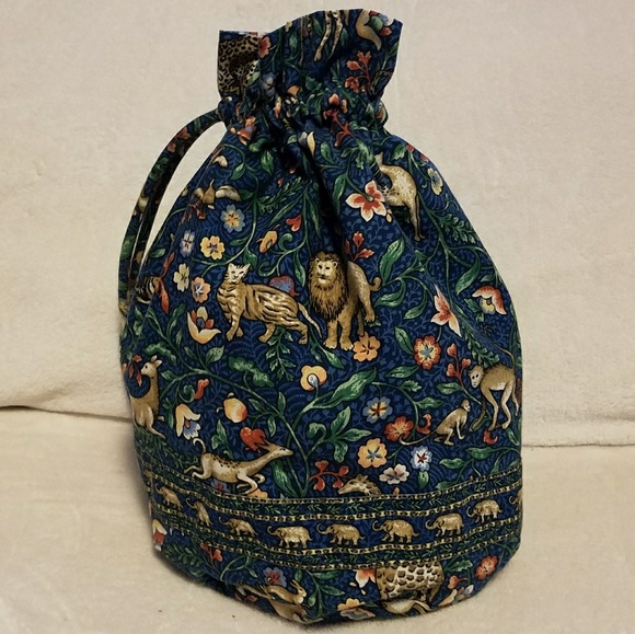 Vera Bradley Handbags - Beautiful Vera Bradley Ditty Bag Animal Kingdom